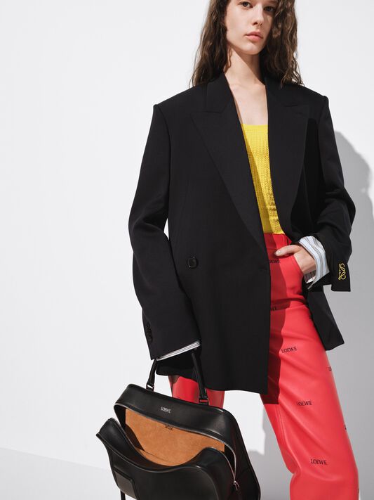 24時間以内発送✨LO~EWEレザーハンドバッグブラック~~ LOEWE ロゴ刻印レザーハンドバッグ | Hedy
